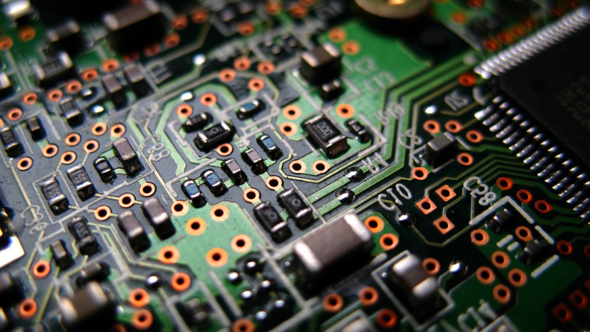PCB市场增长迅猛，行业稳健发展